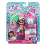 Set Gabby’s Dollhouse cu papusa 9,7 cm, pisicuta si bucataria lui Gabby