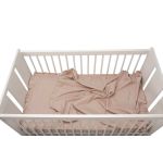 Set lenjerie patut bebe din bumbac roz, brodat, cu volan, 60x120 cm