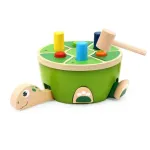 Jucărie de percuție din lemn Broscuța jucăușă, cu ciocănel, 2 ani+