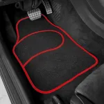 Set 4 Covorase auto din Mocheta, model Universal, culoare Negru cu margine Rosie, dimensiuni fata 64 x 44cm | spate 44 x 29cm FAVLine Selection