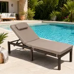 SONGMICS Sezlong gradina cu saltea groasa si tetiera, ratan PE si metal, maxim 150 kg, 195x65x40 cm, maro