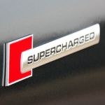 Emblema auto model "SUPERCHARGED", reliefata 3D, dimensiune 10 x 1 cm FAVLine Selection