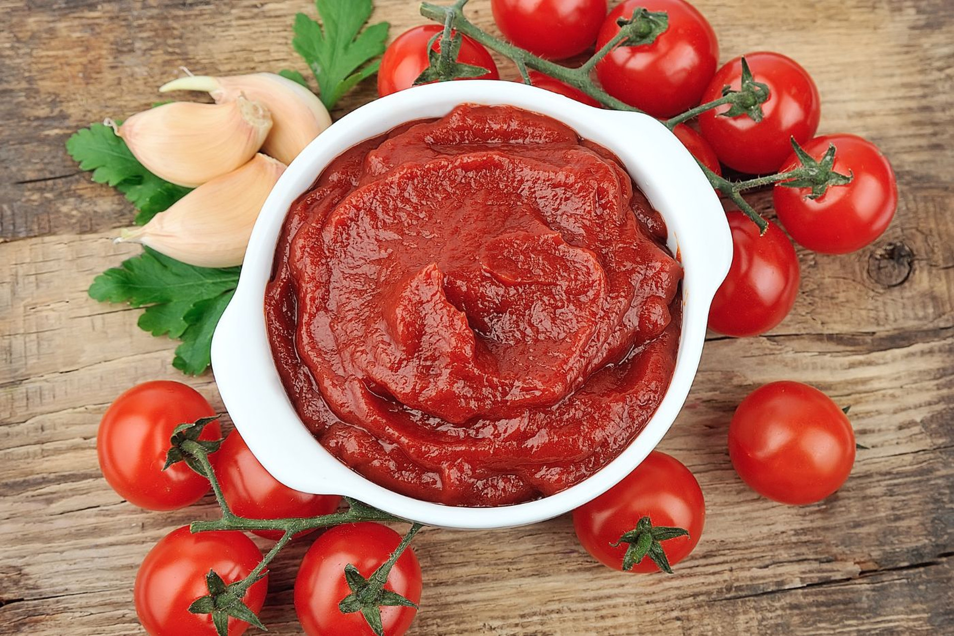 Pastă de roșii (reducție groasă pentru mâncăruri) Pastă de roșii (reducție groasă pentru mâncăruri)