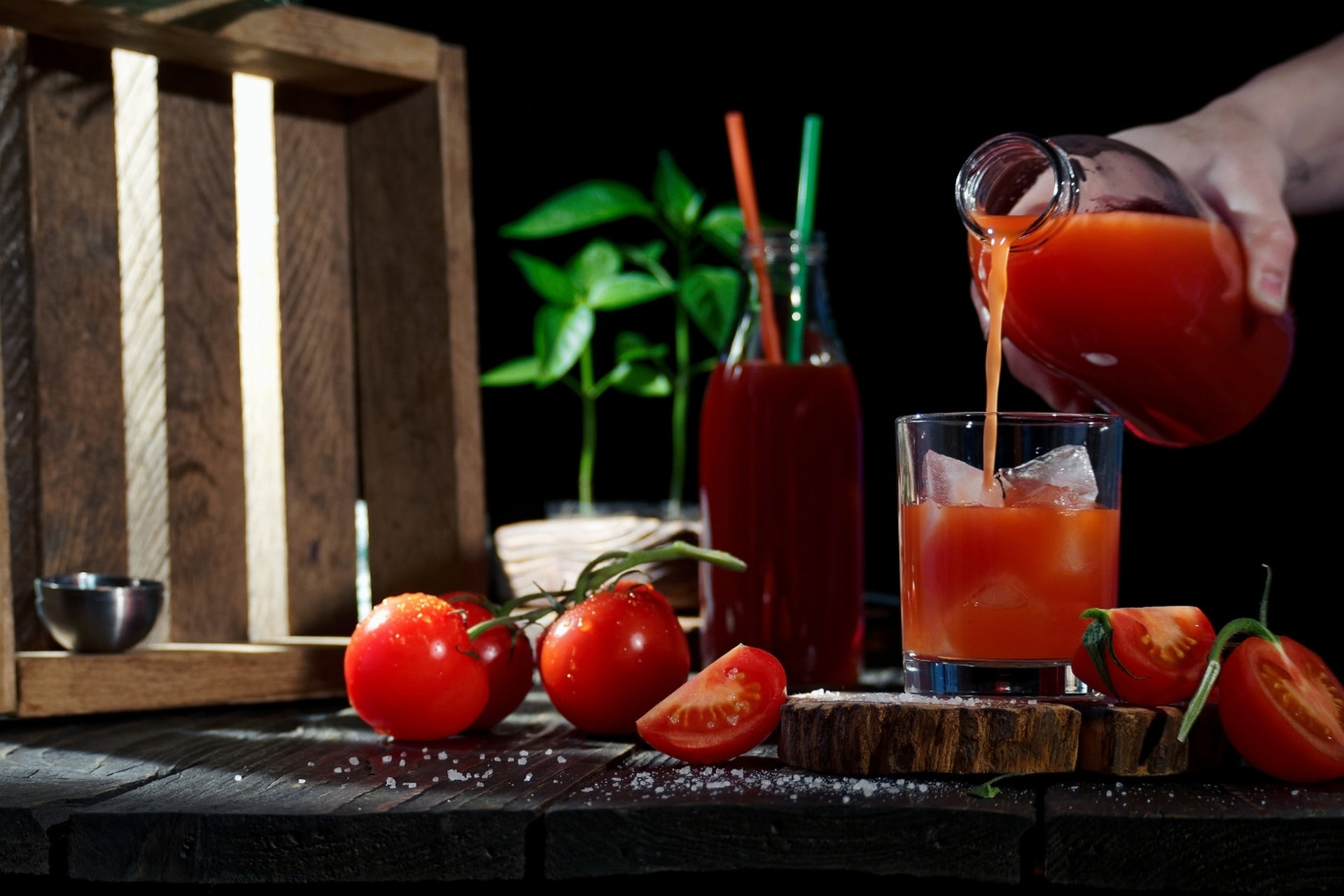 Suc de roșii preparat acasă Suc de roșii preparat acasă